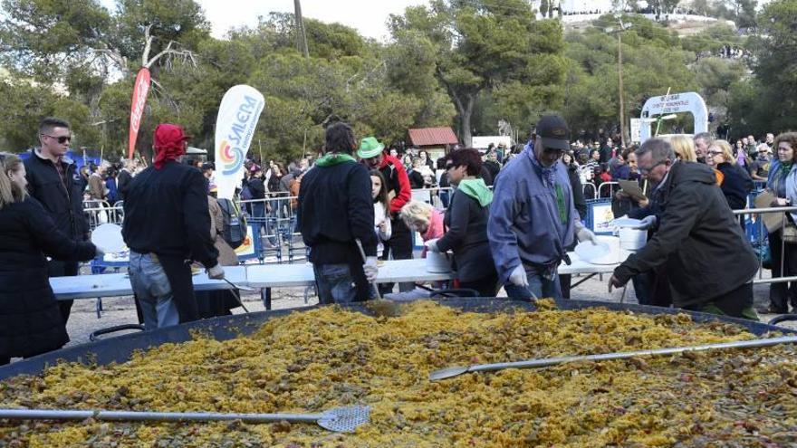 Paella multitudinaria en el cerro del Castell Vell