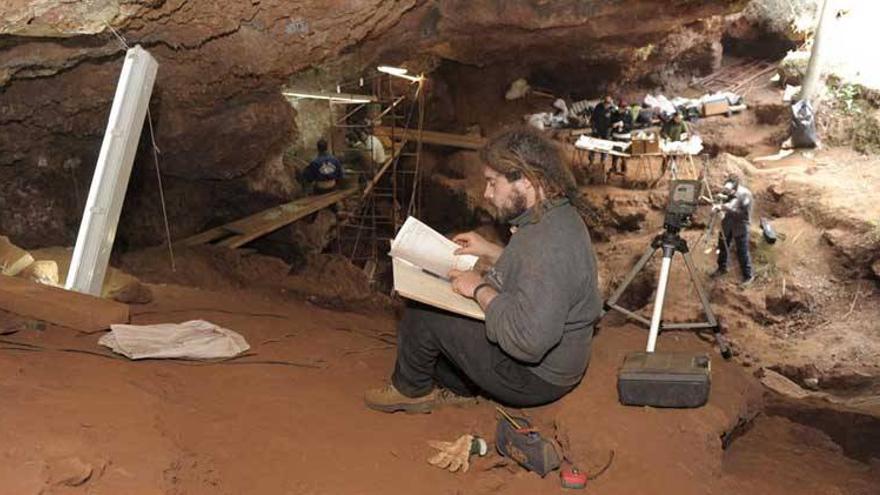 El equipo de Primeros Pobladores estudia la transición al Neolítico en la Cueva del Conejar de Cáceres