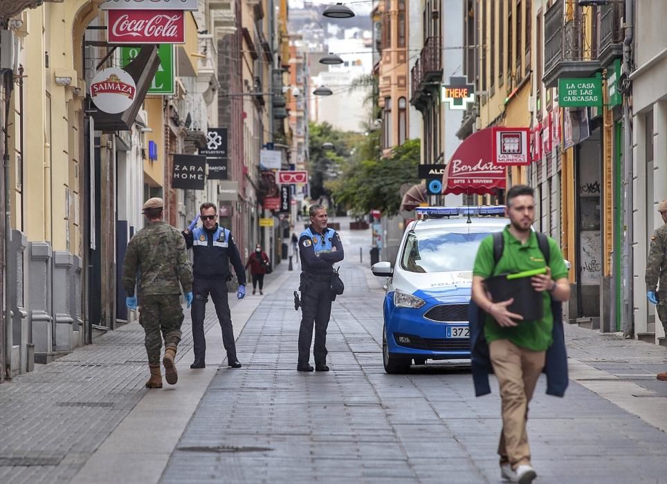 Militares patrullando por Santa Cruz