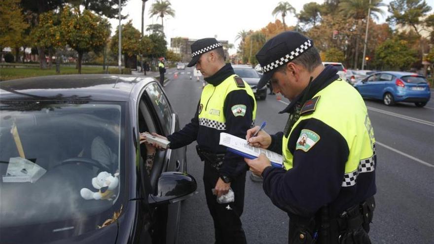 Detenido tras chocar con varios coches aparcados cuando conducía ebrio