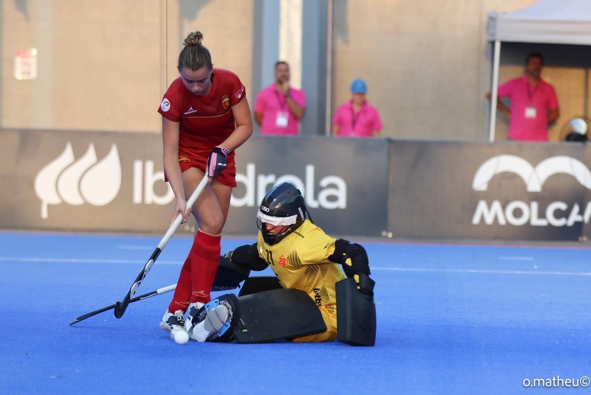 lance de juego en el duelo entre España y Bélgica