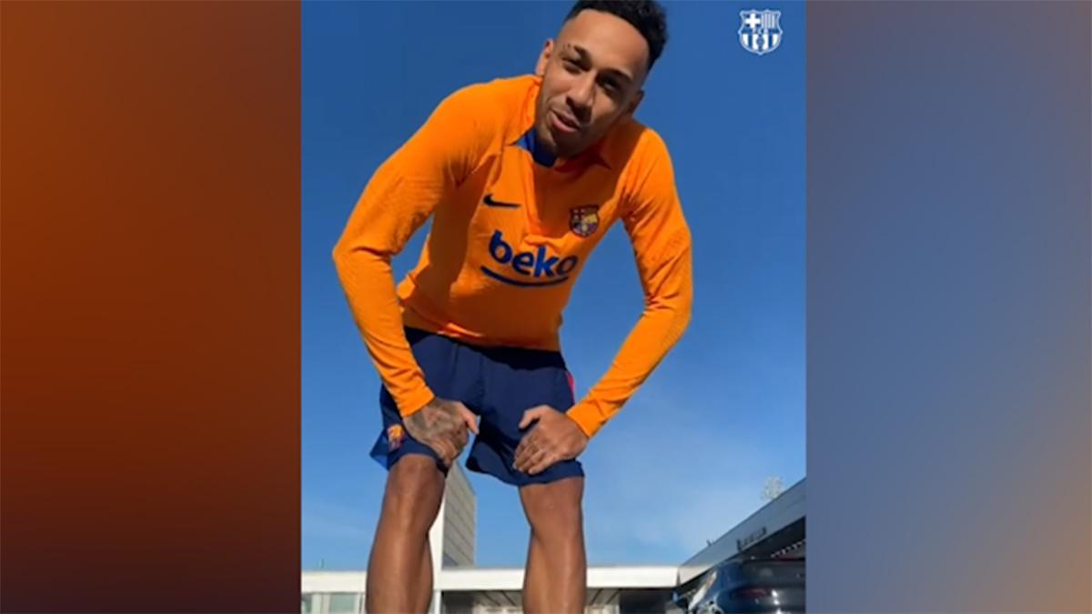 "Estoy aquí, culés. ¡Força Barça!", dice Aubameyang al oficializarse su fichaje por el Barça