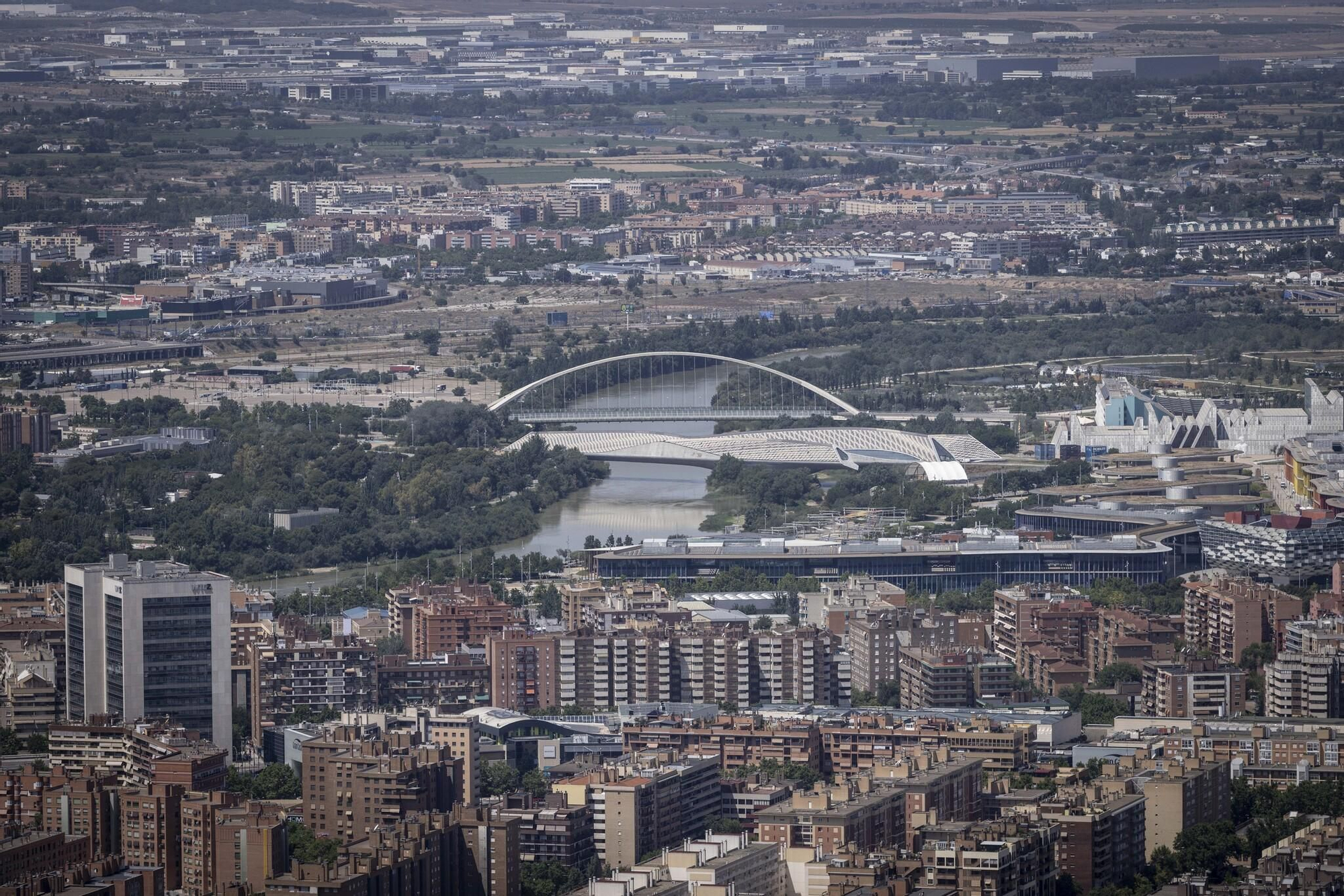 Así se ve Zaragoza desde el helicóptero de la Unidad Aérea de la Policía