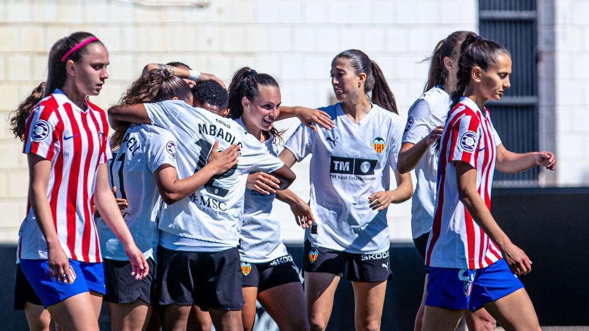 Las jugadoras del Valencia CF celebran uno de los goles