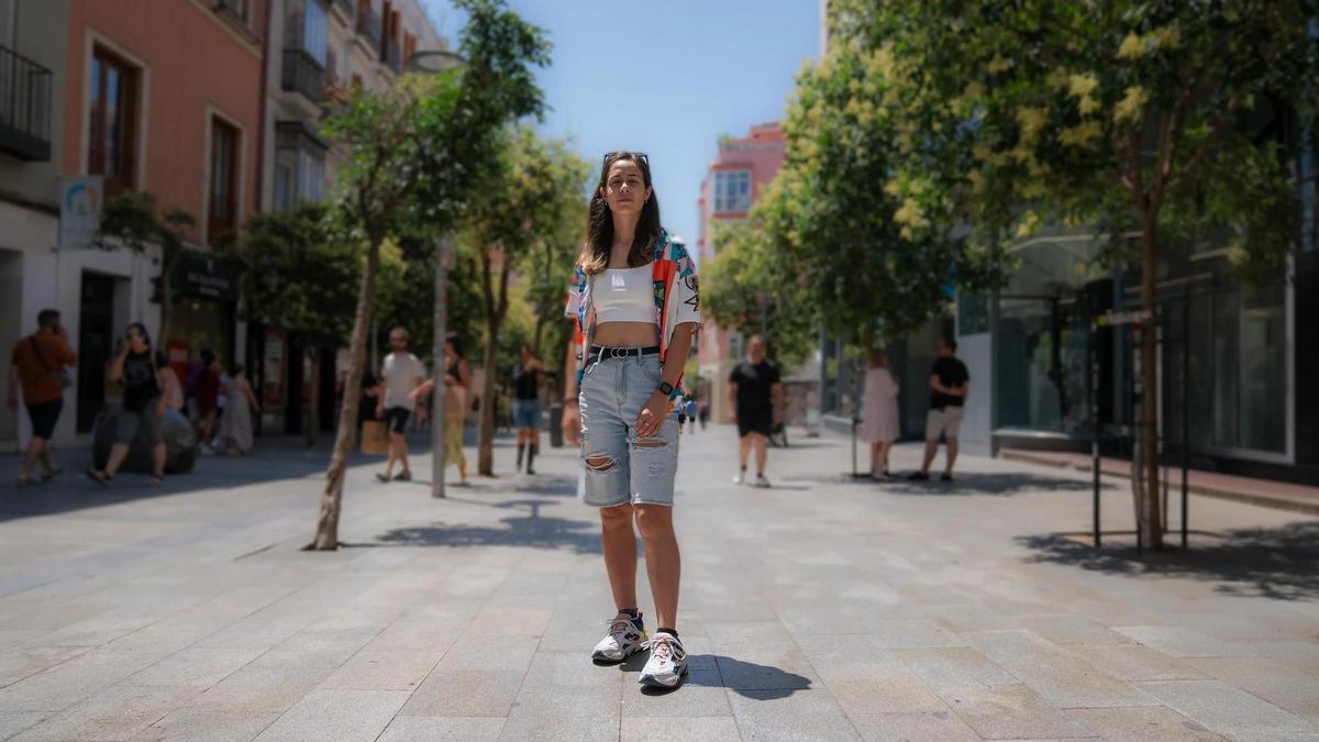 Patricia, una lesbiana de familia de testigos de Jehová, en una calle de Malasaña, en Madrid.