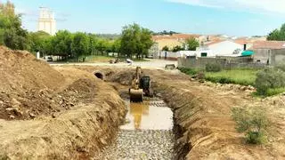 Comienzan las obras de encauzamiento del Bodión Chico a su paso por el casco urbano de Monesterio