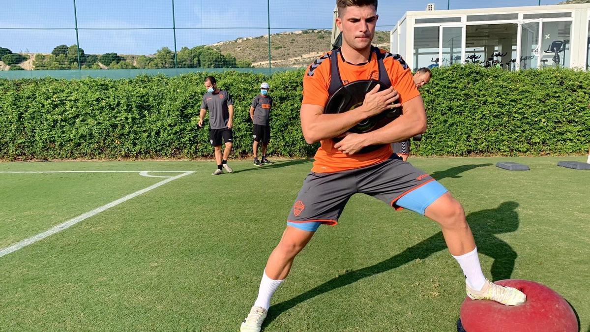 Raúl Guti, durante el entrenamiento de este martes en Algorfa