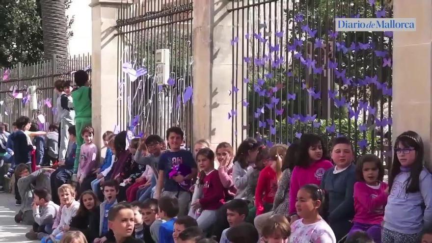 'Vestim Artà de lila', acto de las escuelas del pueblo por el Día de la Mujer