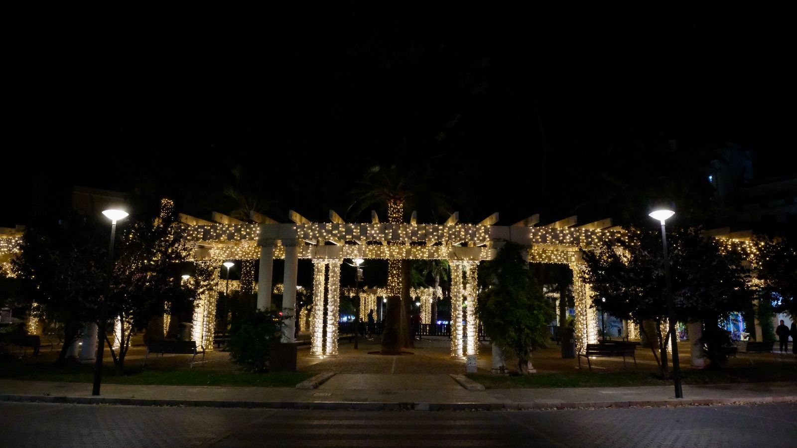 Las fotos de las nuevas luces de Navidad de la plaza de las Columnas de Palma