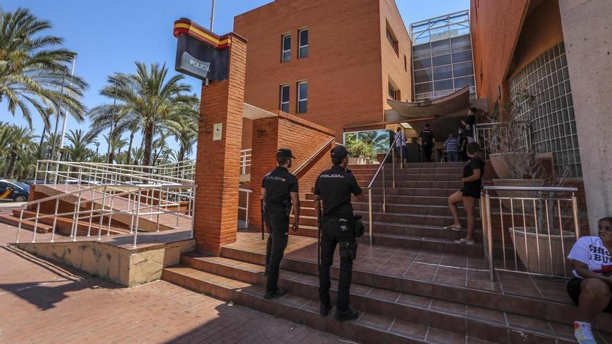 Simula el violento robo de su móvil en Elche para venderlo y cobrar también del seguro