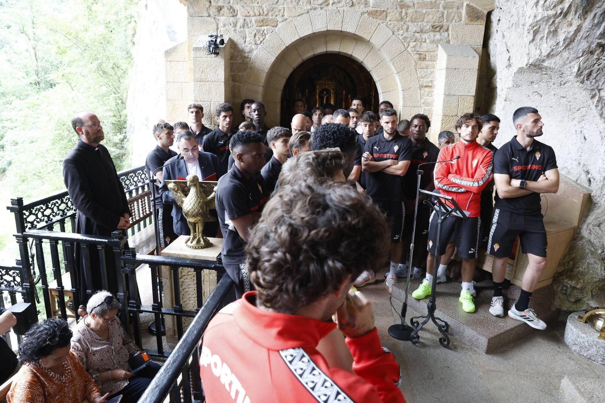 EN IMÁGENES: Visita del Sporting a La Santina en Covadonga