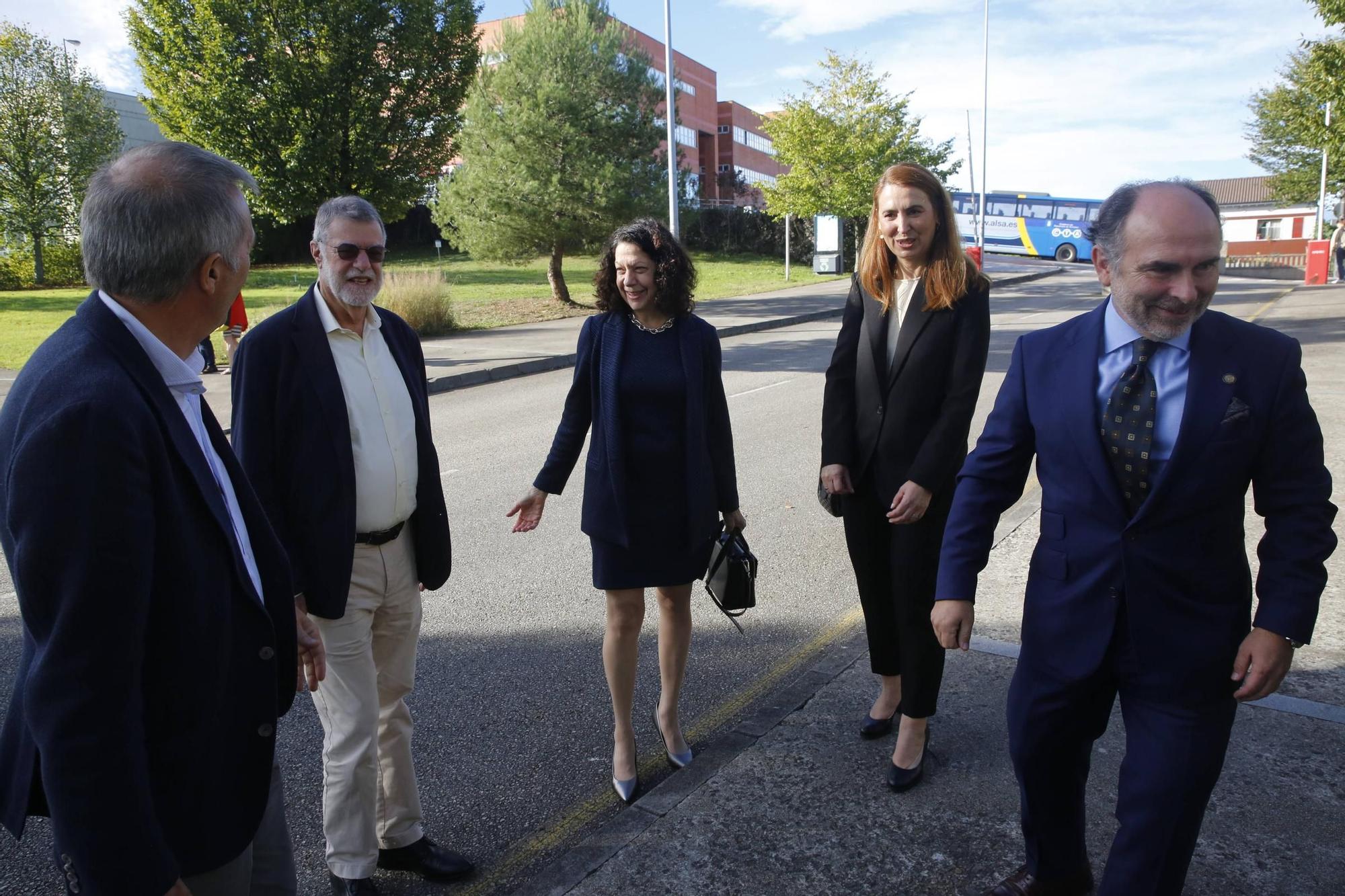 EN IMÁGENES: Los Premios "Princesa de Asturias" de Ciencias visitan la facultad de Biología.