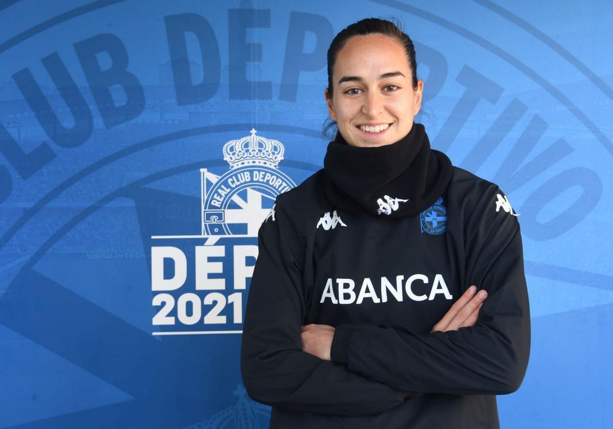 Inés Altamira, defensa del Deportivo, en la ciudad deportiva de Abegondo. // CARLOS PARDELLAS