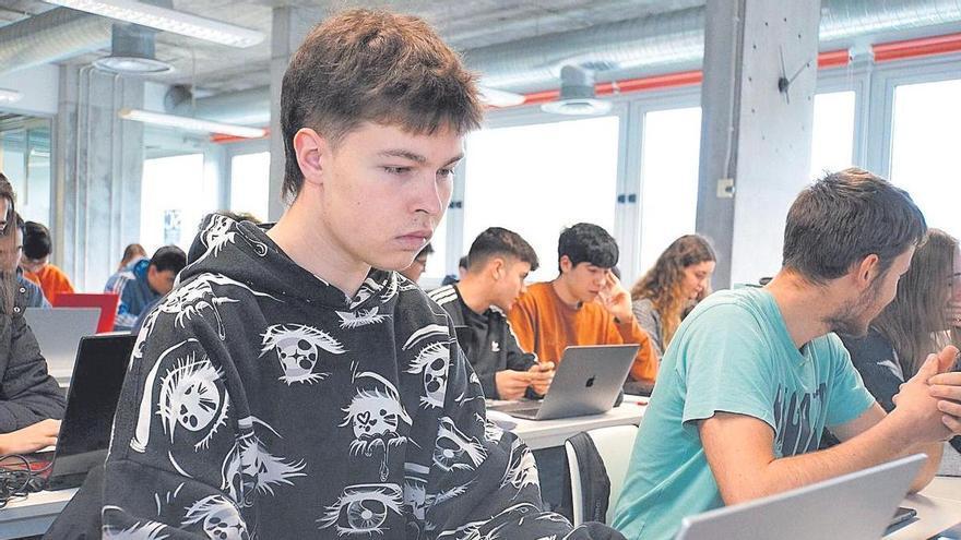 Cerca de 700 alumnos se quedaron fuera del grado de Inteligencia Artificial interuniversitario gallego