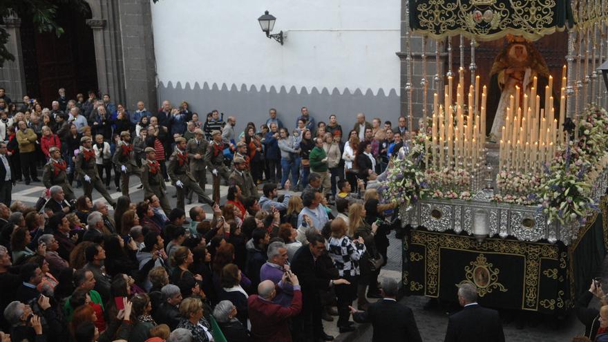 El Cabildo Catedralicio reconoce la labor de los Nazarenos en el 151 aniversario de la consagración de Santa Ana