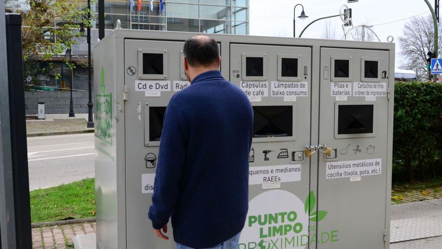 Uno de los puntos limpios de proximidad ya instalados en la comarca, en el centro de Cangas.