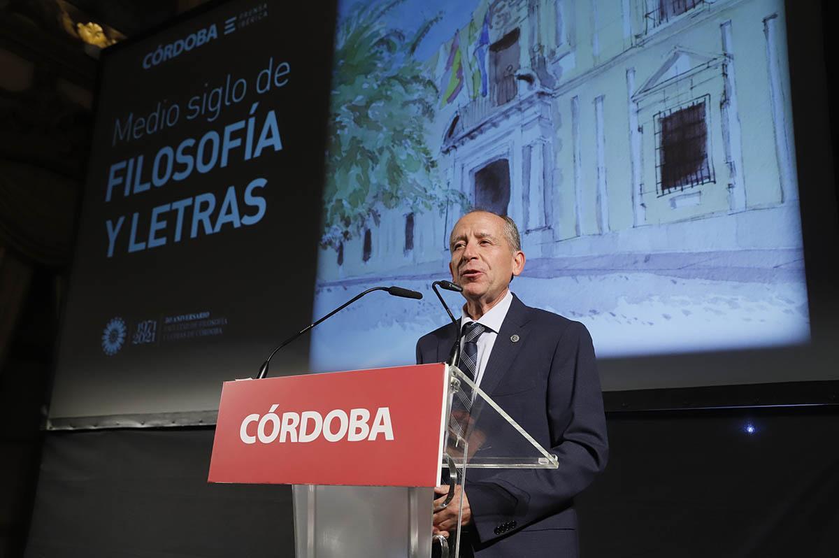 Presentación del libro del 50 aniversario de la Faculta de Filosofía y Letras