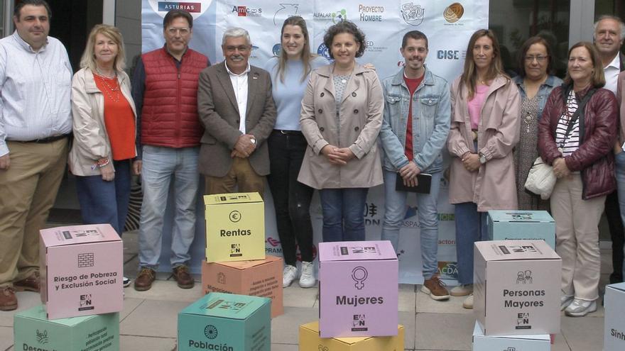 Los candidatos, en la parada gijonesa del Bus Social