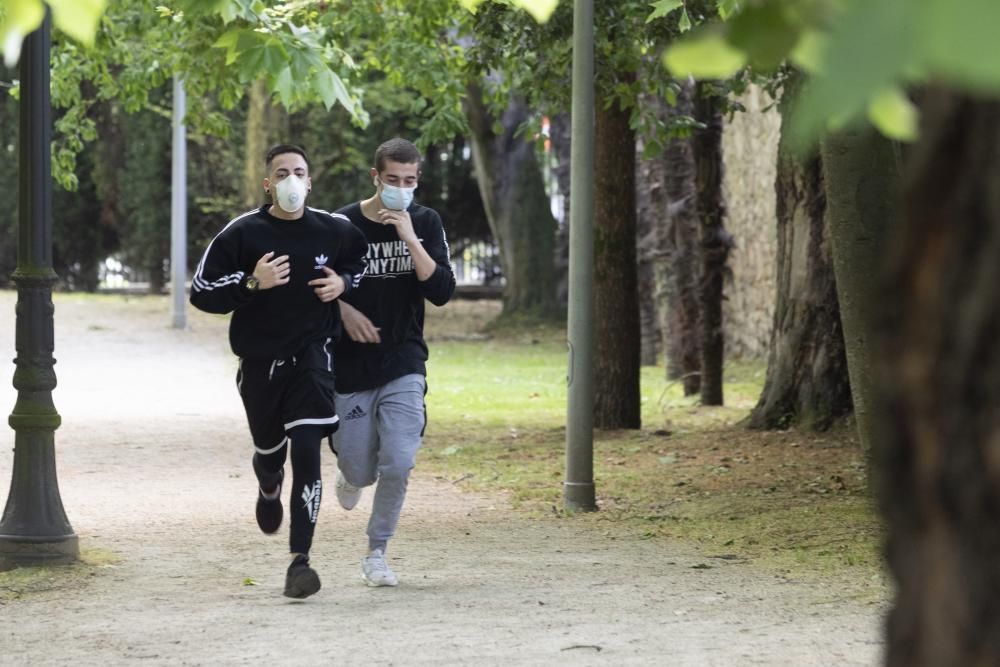 Avilés se llena de deportistas en la primera fase del desconfinamiento.