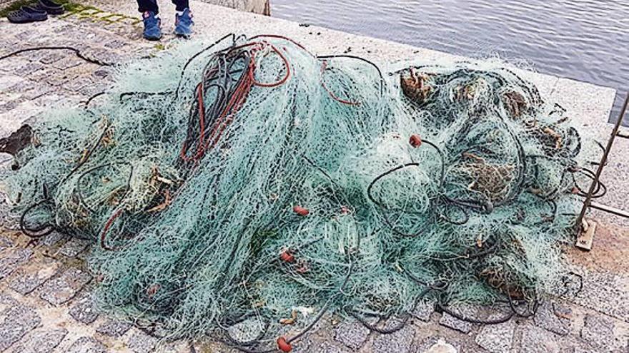 La red con alguna de las centollas detrás del Museo do Mar. // Policía