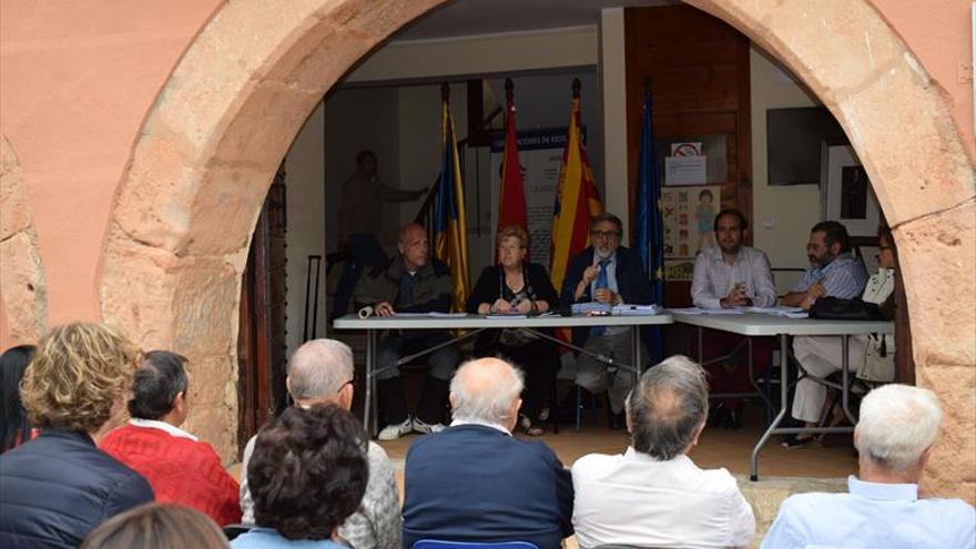 El consistorio celebra el primer pleno al aire libre de España