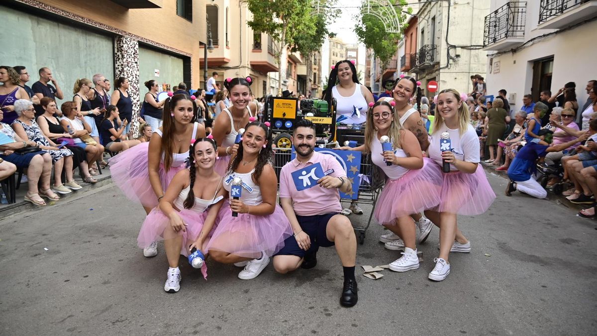 Imatge d'un grup de jovens a la desfilada.