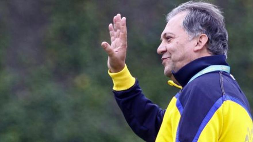 Juan Manuel Rodríguez, máximo responsable técnico de la UD Las Palmas, durante una sesión de entrenamiento en las instalaciones de Barranco Seco. i JOSÉ CARLOS GUERRA