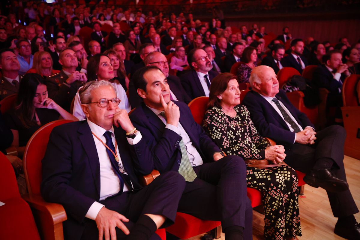El Ayuntamiento entrega sus Medallas de la Ciudad