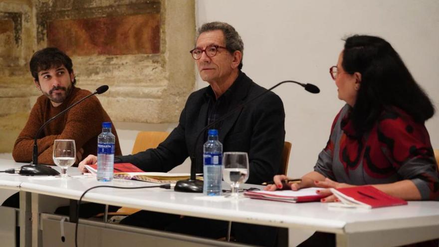 Luis Ramos de la Torre presenta su último libro en la Biblioteca Pública