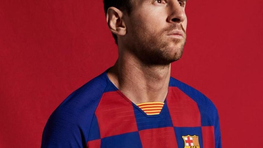 El Barça aposta per una nova samarreta amb quadrats en lloc de les ratlles