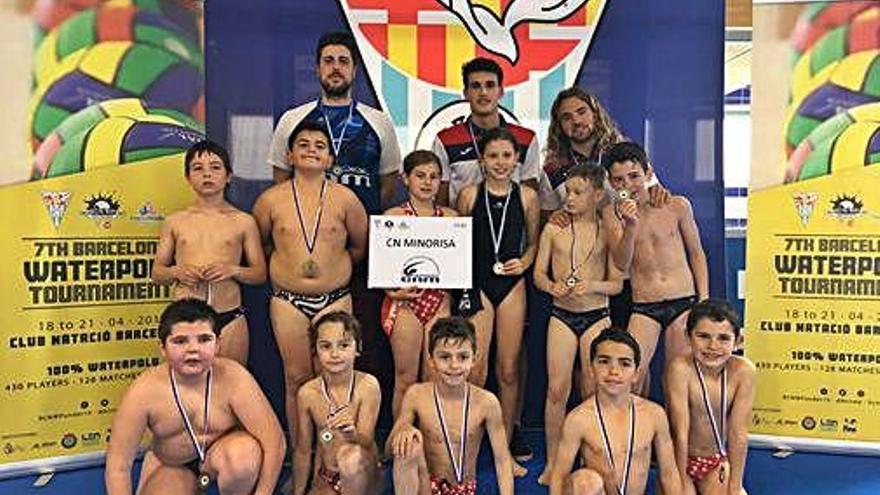 L&#039;equip benjamí mixt del CN Minorisa en el torneig a Barcelona