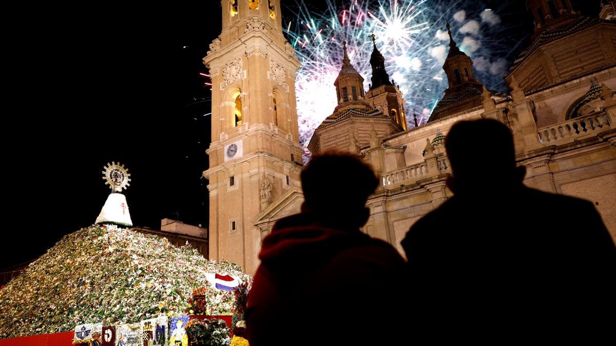 En imágenes | Unos espectaculares fuegos artificiales ponen el broche de oro a las Fiestas del Pilar 2023