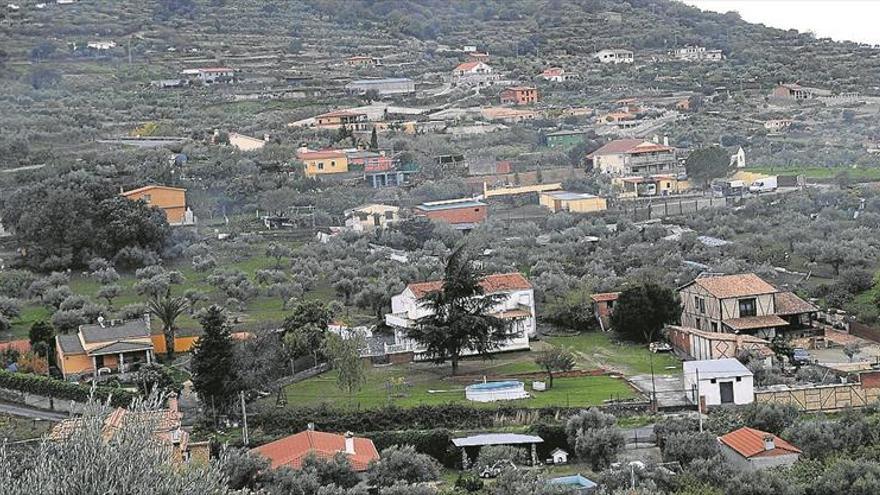 Un juzgado de Plasencia abre diligencias por las casas ilegales y en pie de la sierra