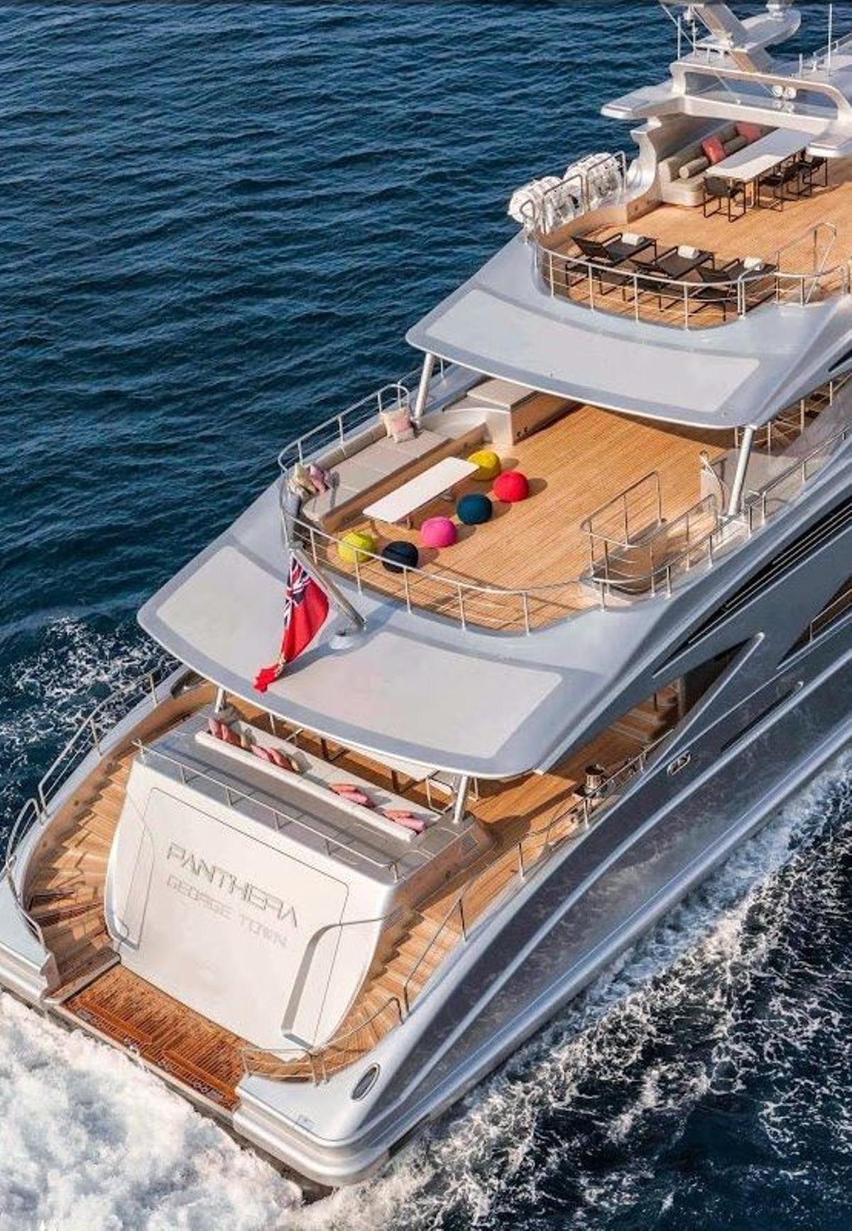 ¿Quieres ver por dentro un superyate de unos 45 millones de euros que está atracado en Ibiza?