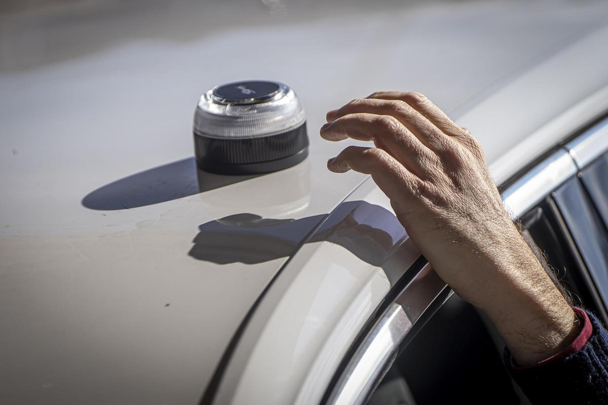 Primer día de aplicación de la nueva medida de llevar baliza V16 obligatoria en el coche