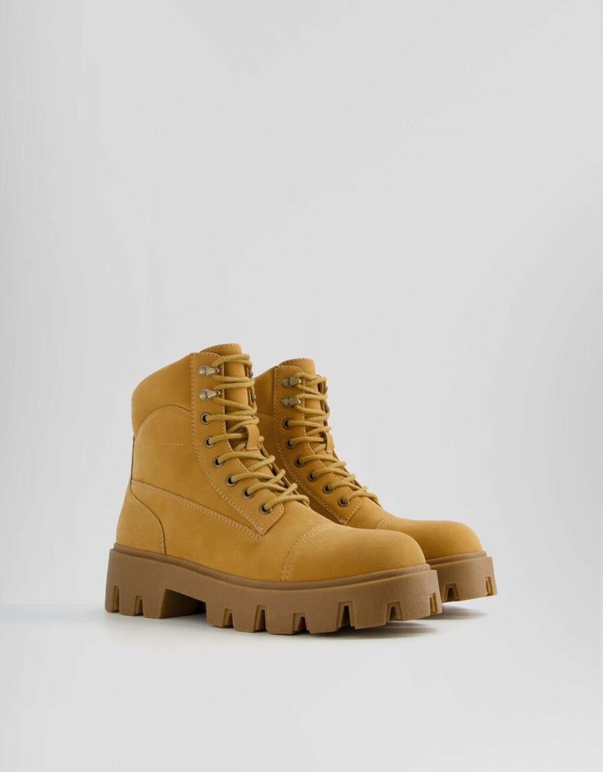Botines acordonados suela track de Bershka