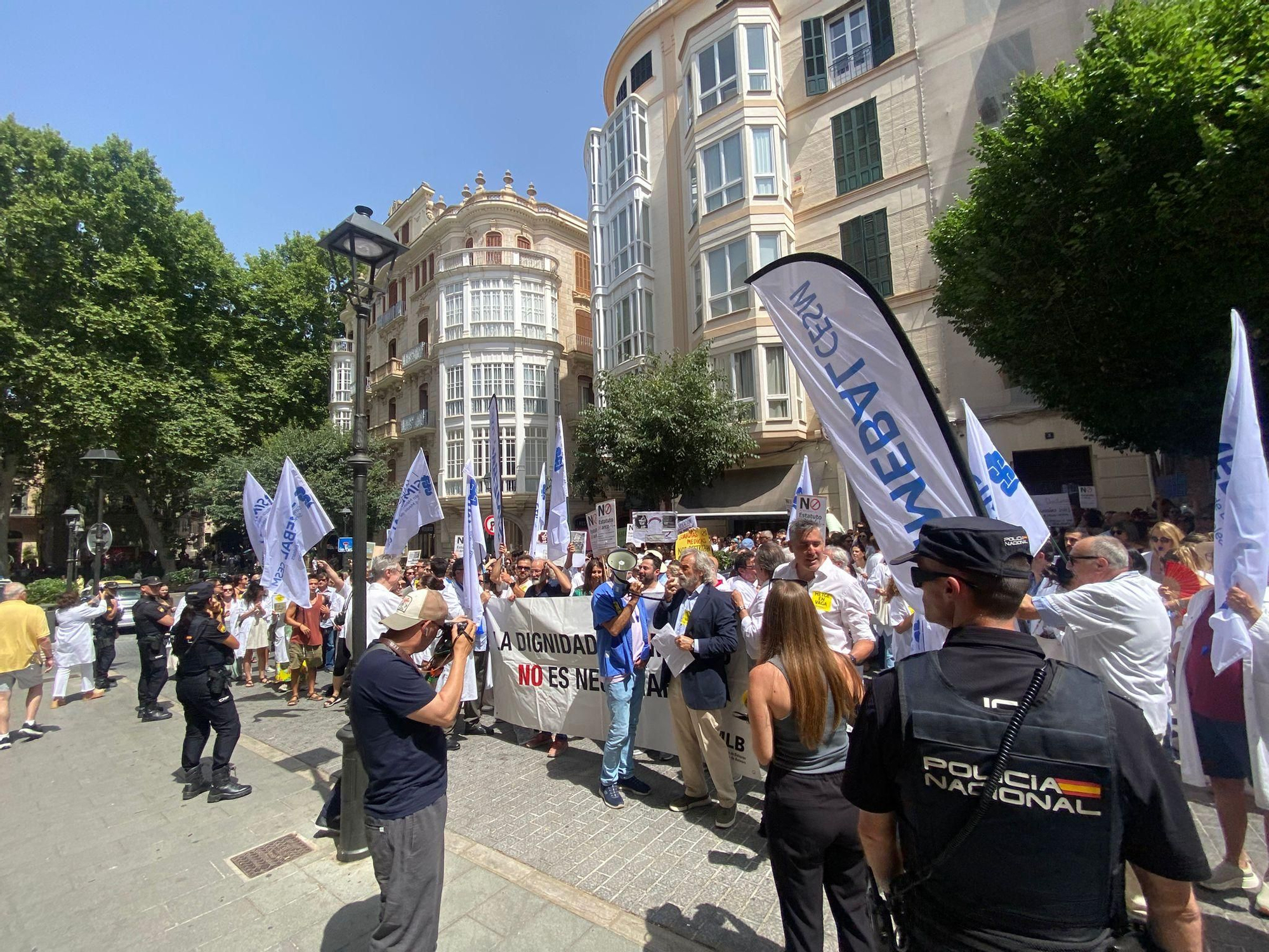 Así ha sido la concentración de médicos en Mallorca