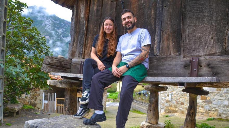 Una pareja venida de Tenerife retoma la receta del cabrito más famoso de Aciera