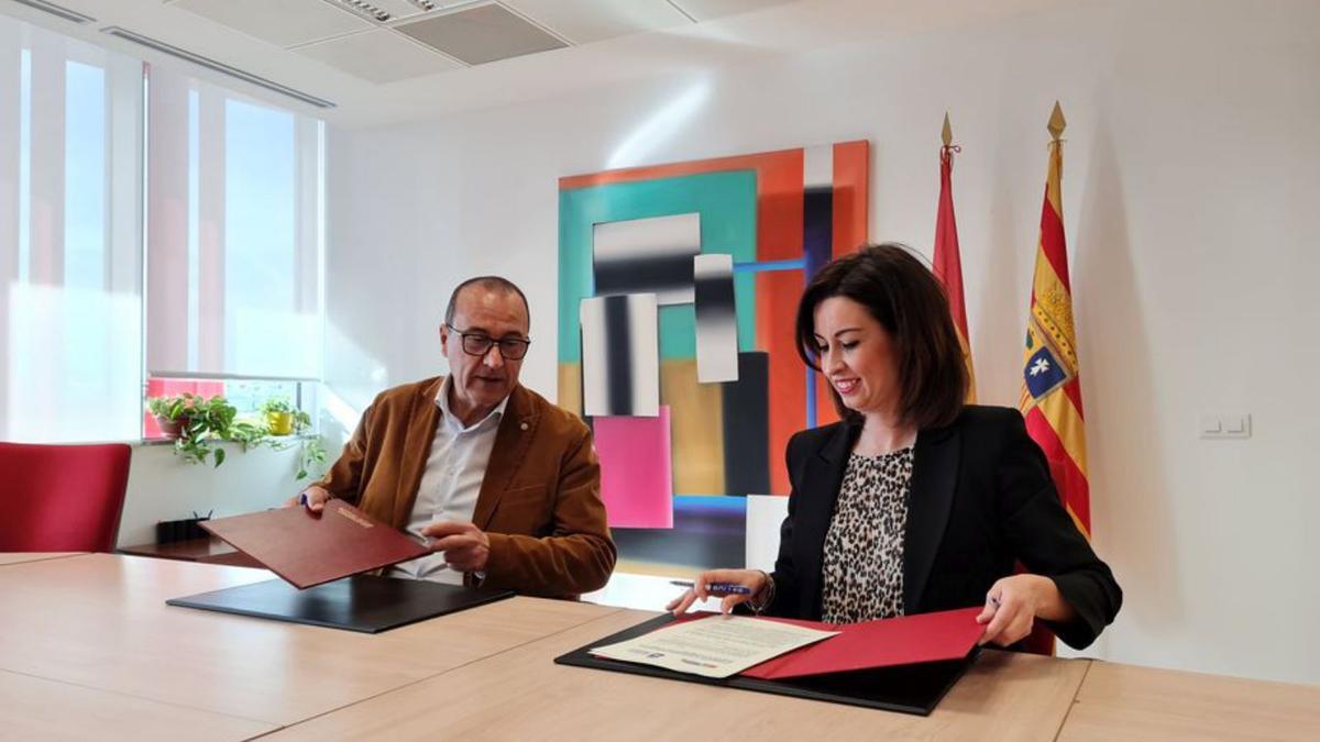 Felipe Faci y Teresa Ladrero firmaron en marzo un protocolo general.  | SERVICIO ESPECIAL