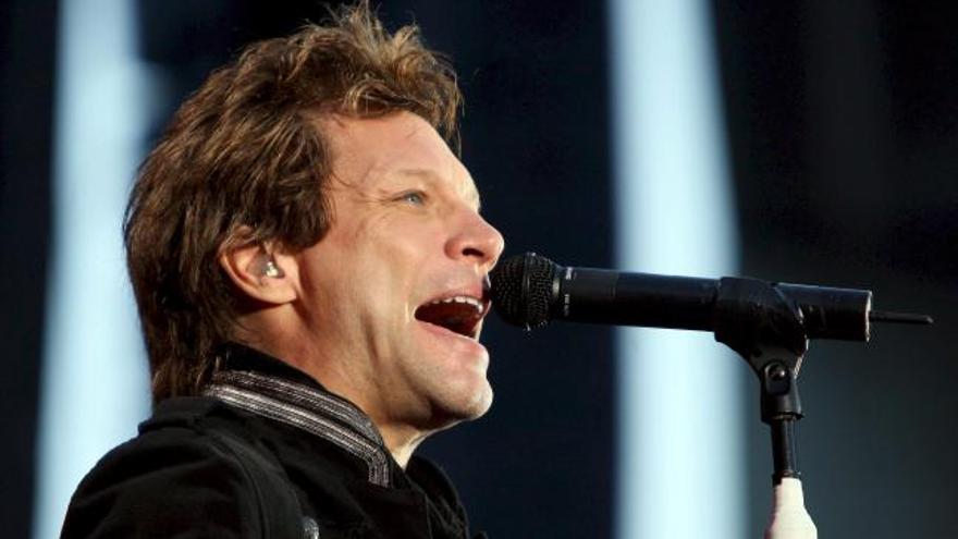 El cantante John Bon Jovi, durante su última gira mundial el pasado verano en el Estadio Olímpico de Barcelona.