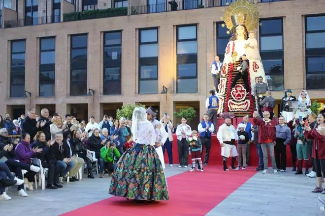 Pedida de mano en la Ofrenda de Catarroja