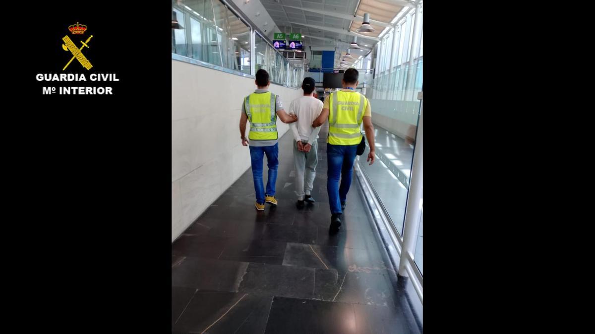 Imagen del detenido en el Aeropuerto del Sur