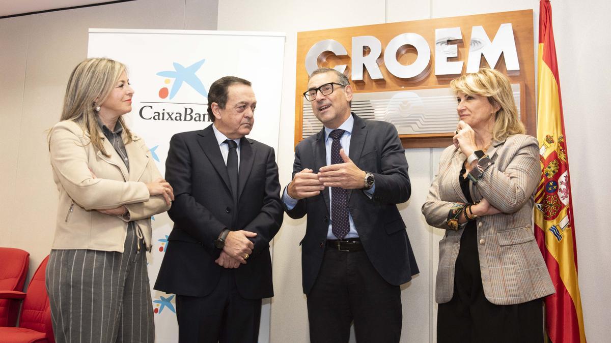 Olga Rodríguez, José María Albarracín, José Luján e Isabel Martínez Conesa tras la firma del acuerdo