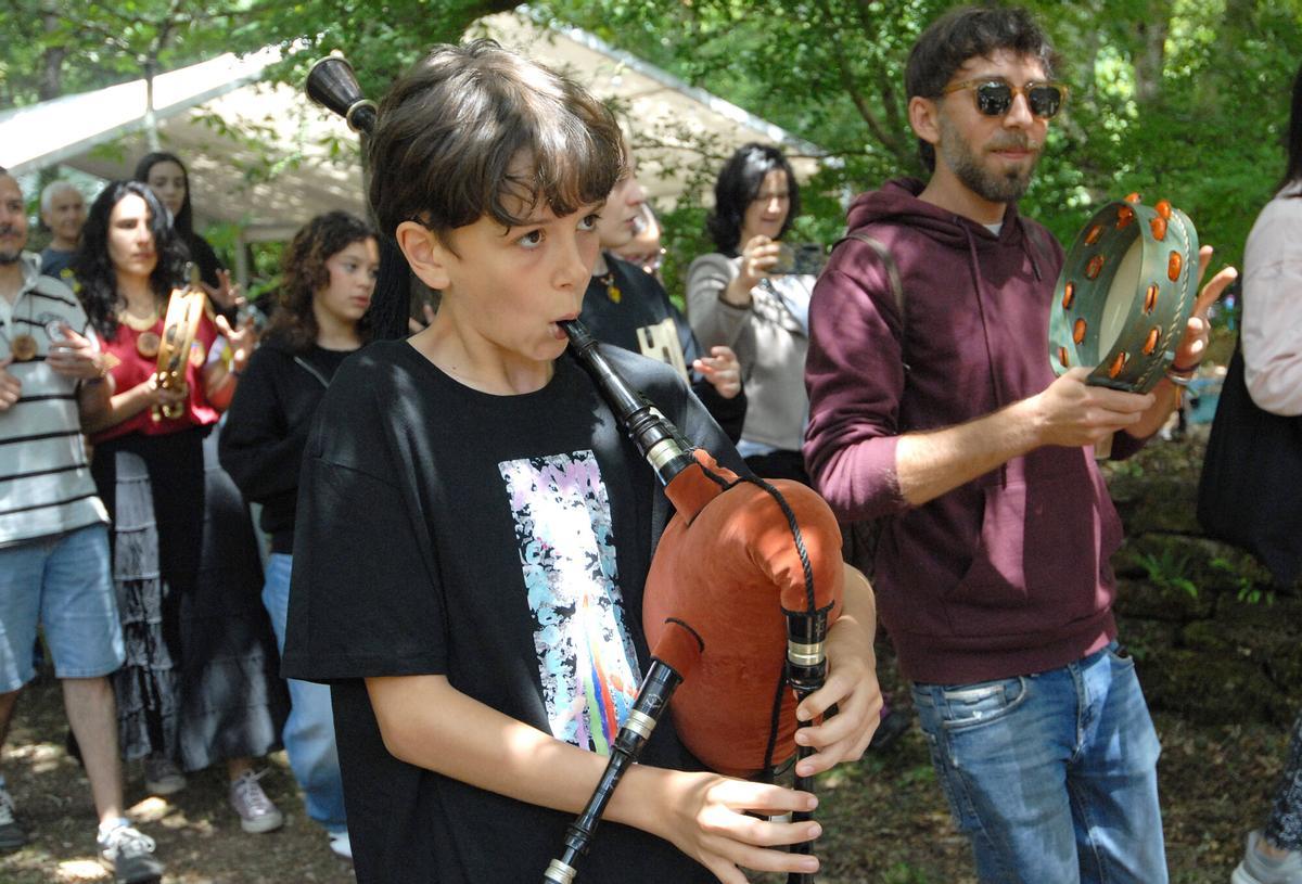 O mosteiro e o seu entorno ateigáronse de "devotos" da Santa Ferreña. O mosteiro e o seu entorno ateigáronse de "devotos" da Santa Ferreña.
