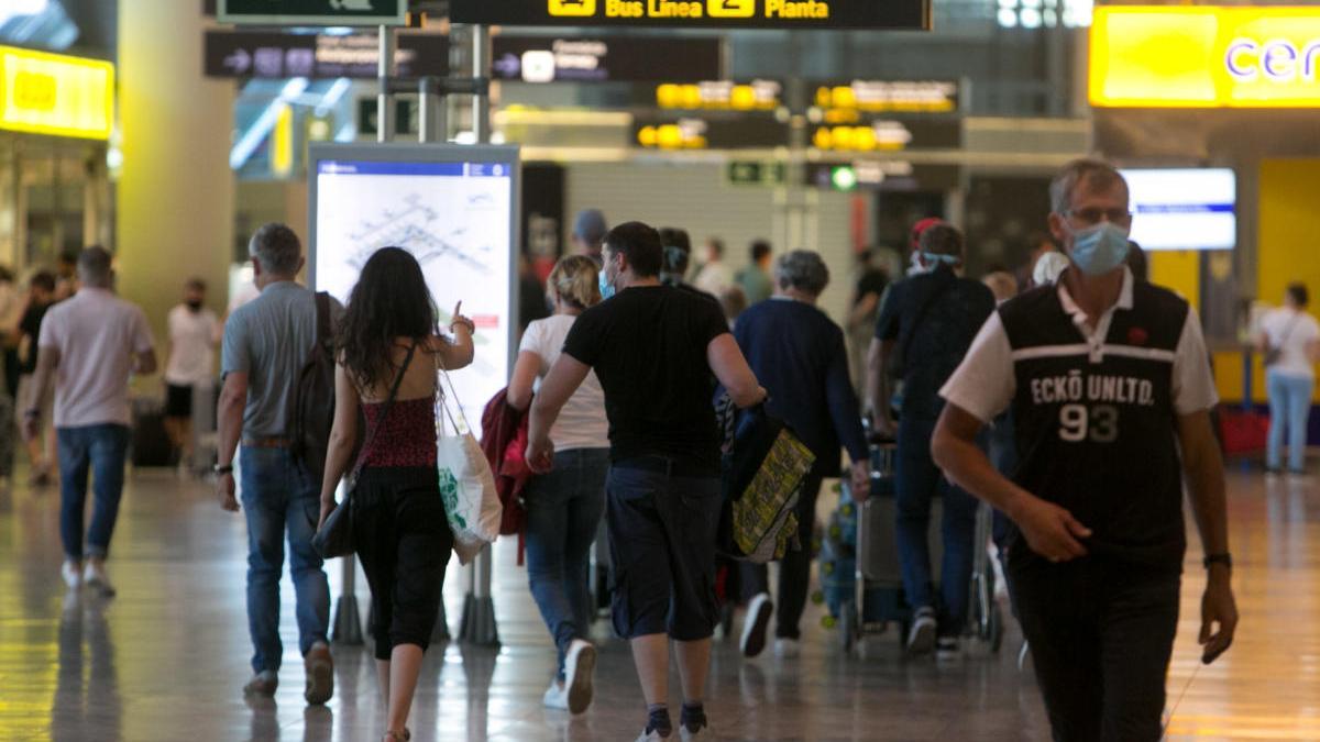 Hosbec cree que el aeropuerto de Alicante-Elche debería estar entre los corredores seguros con Reino Unido