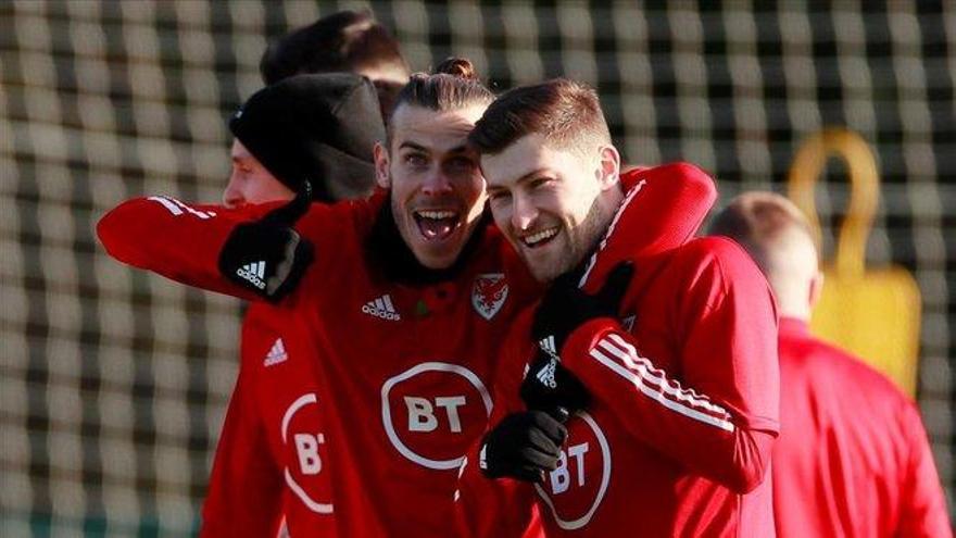 Bale: &quot;Claramente, me emociona un poco más jugar con Gales&quot;