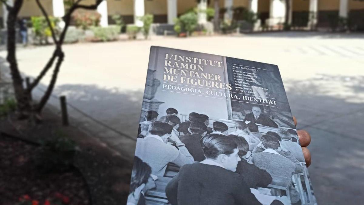Un llibre recull l&#039;evolució històrica de l&#039;Institut Ramon Muntaner de Figueres
