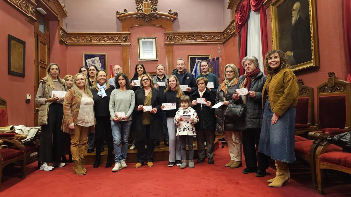 Premiados, responsables municipales y de Acosevi, tras la entrega de premios.