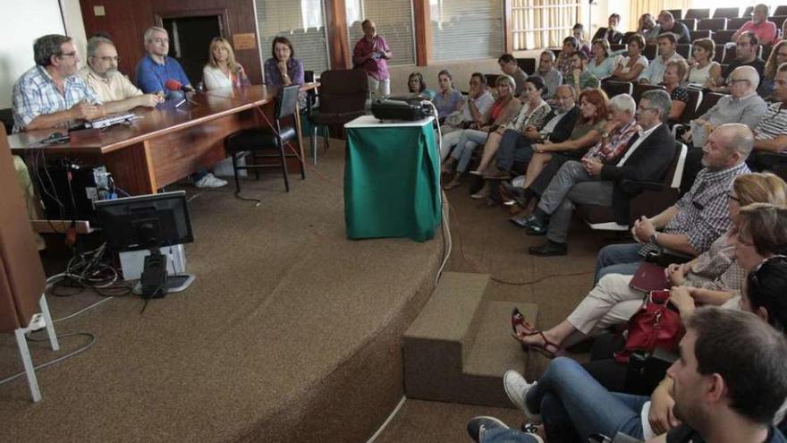 El encuentro sindical y social, ayer, en el Xeral. // José Lores