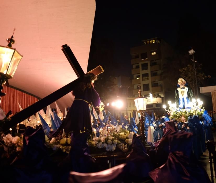 La plaza Castelar volvió a acoger el emotivo Encuentro de la Santa Mujer Verónica y Nuestro Padre Jesús Nazareno